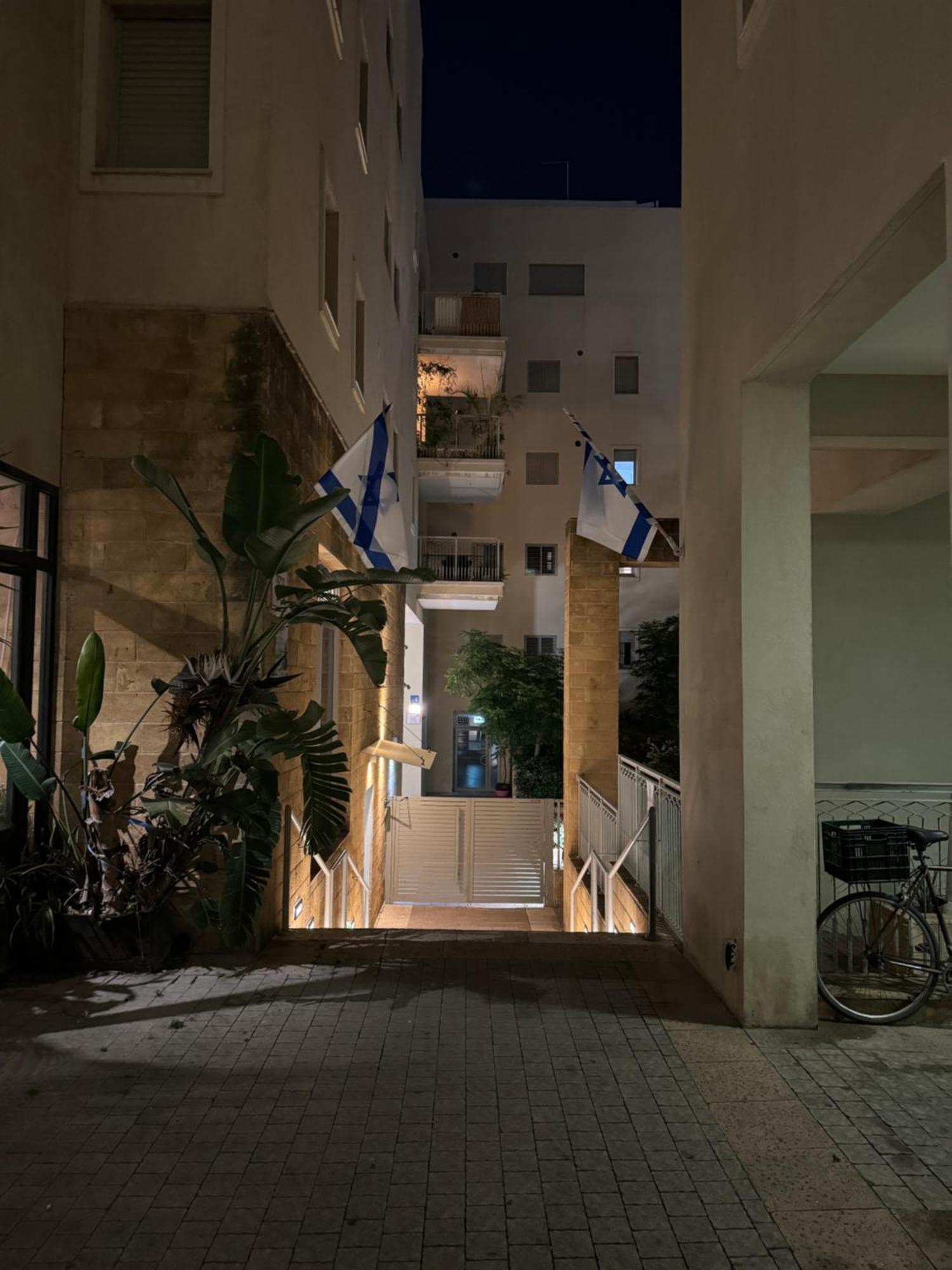 Near Flea Market And Apartment Tel Aviv