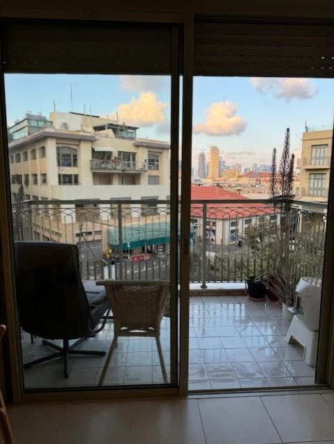 Apartment Near Flea Market And