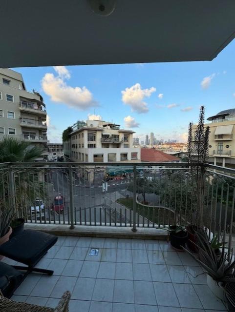 Near Flea Market And Apartment *