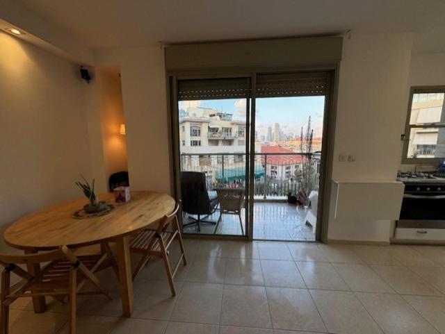 Near Flea Market And Apartment *