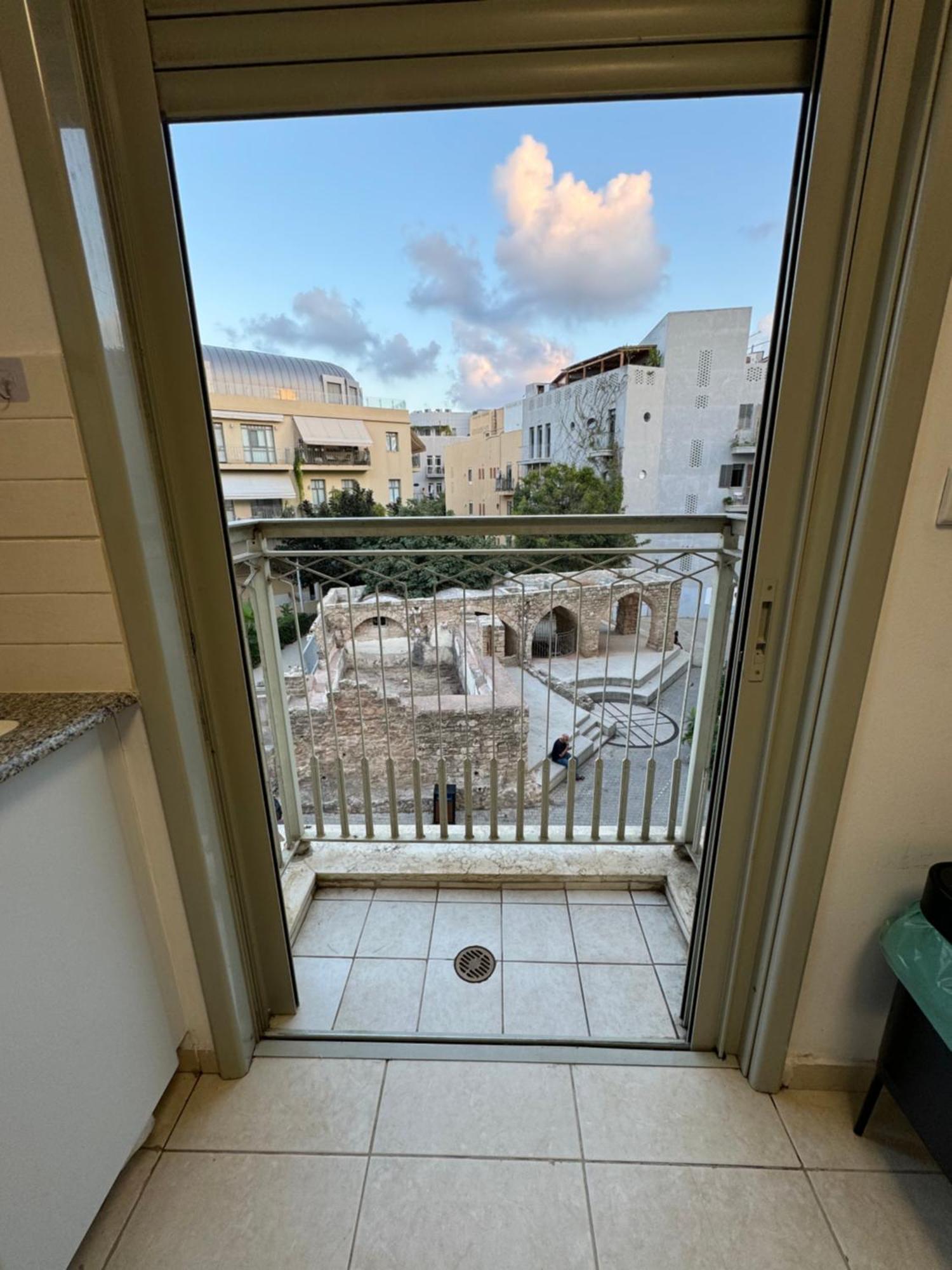 Near Flea Market And Apartment Tel Aviv